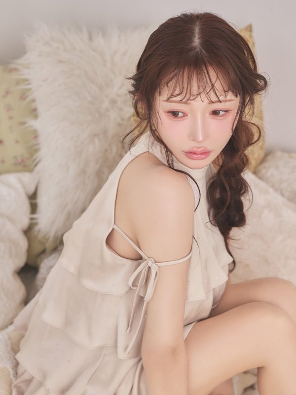 ベージュ　 モデル：りな　身長：160cm　着用サイズ：Sサイズ