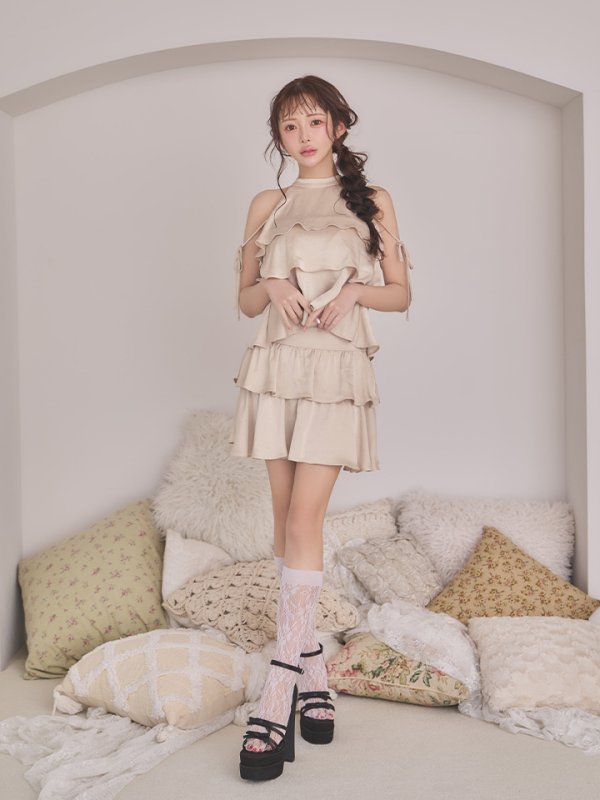 ベージュ　 モデル：りな　身長：160cm　着用サイズ：Sサイズ