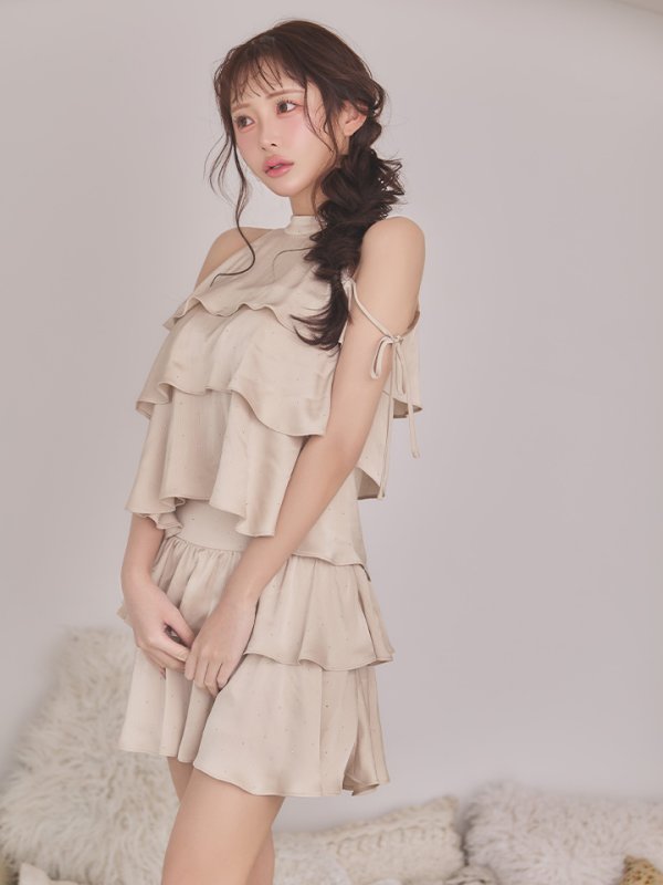 ベージュ　 モデル：りな　身長：160cm　着用サイズ：Sサイズ