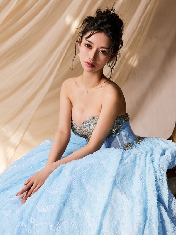 ブルー モデル：ゆりお　身長：165cm　着用サイズ：(Fサイズ)