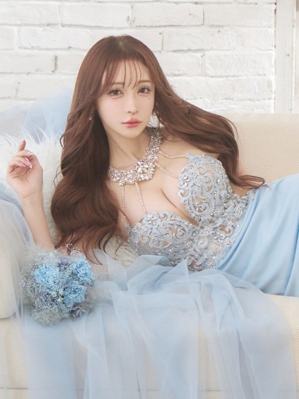 サックス モデル:真優川咲 身長:158cm 着用サイズ:Sサイズ