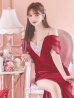レッド モデル：三上悠亜　身長：159cm　着用サイズ：Sサイズ