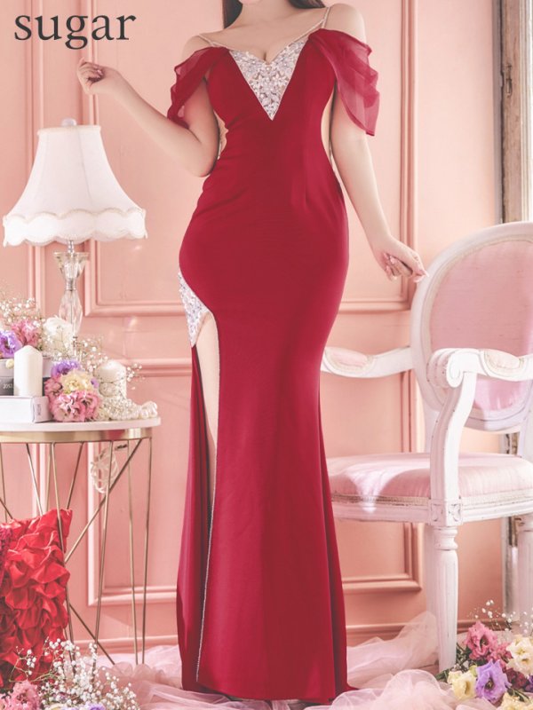 レッド モデル：三上悠亜　身長：159cm　着用サイズ：Sサイズ