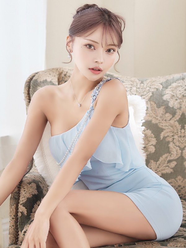 モデル:如月れい 身長:156cm 着用サイズ:Sサイズ サックス