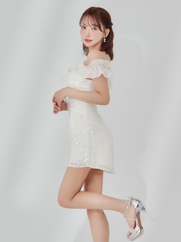 ホワイト　モデル：三上悠亜　身長：159cm　着用サイズ：Sサイズ