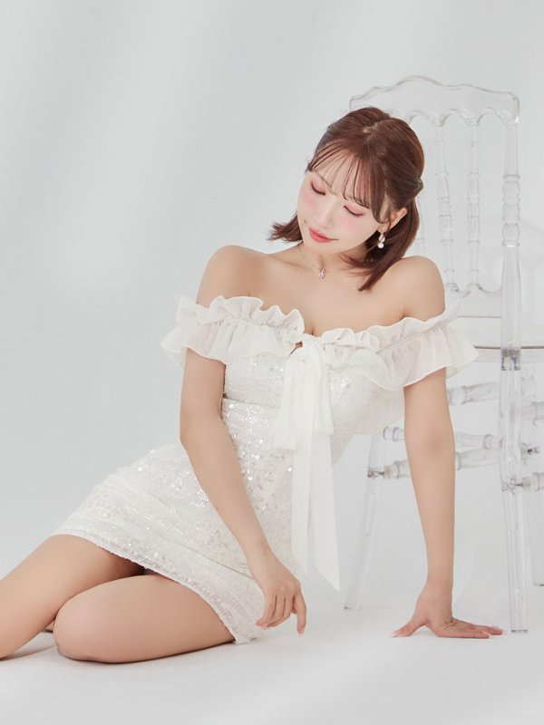 ホワイト　モデル：三上悠亜　身長：159cm　着用サイズ：Sサイズ