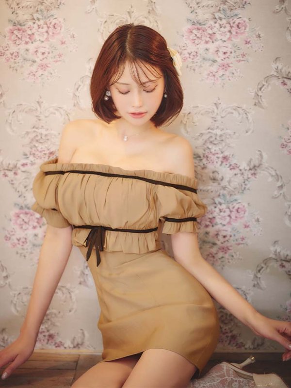 ベージュ　モデル：れみれみ　身長：163cm　着用サイズ：Sサイズ
