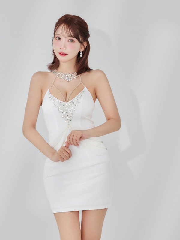 ホワイト モデル:三上悠亜 身長:159cm 着用サイズ:Sサイズ