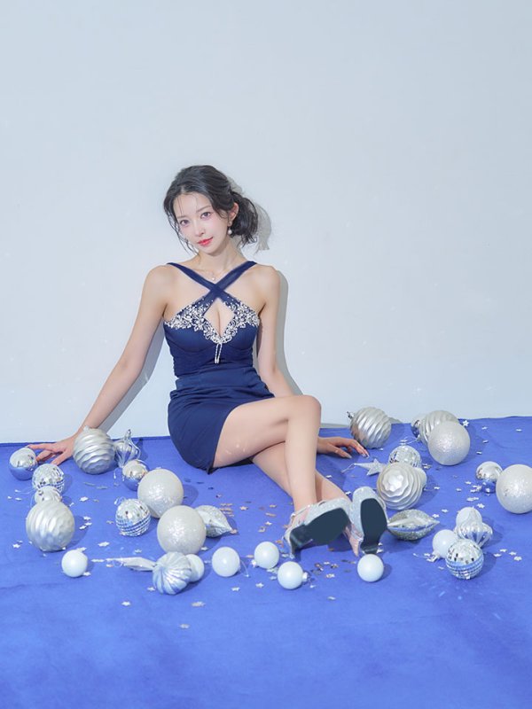 ロイヤルブルー モデル：ゆいぴす　身長：170cm　着用サイズ：Sサイズ