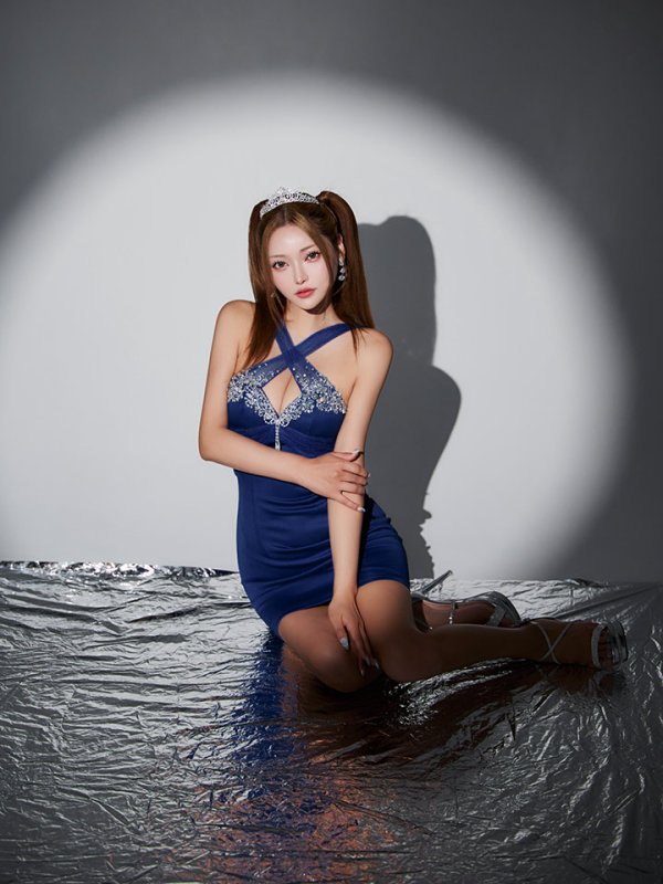 ロイヤルブルー モデル：如月れい　身長：156cm　着用サイズ：Sサイズ