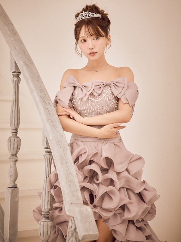 ピンク モデル：三上悠亜　身長：159cm　着用サイズFサイズ