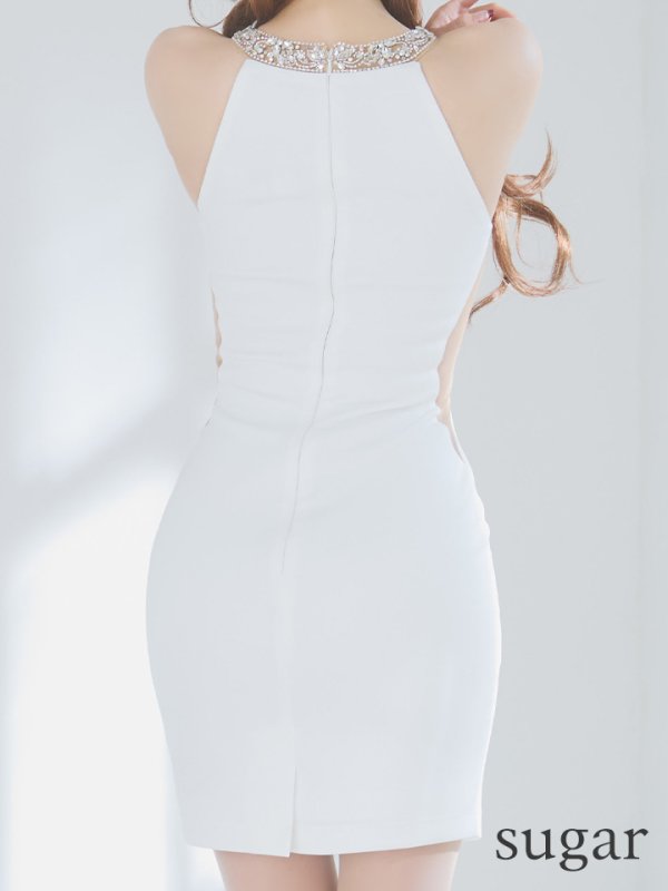 ホワイト モデル:真優川咲 身長:158cm 着用サイズ:Sサイズ