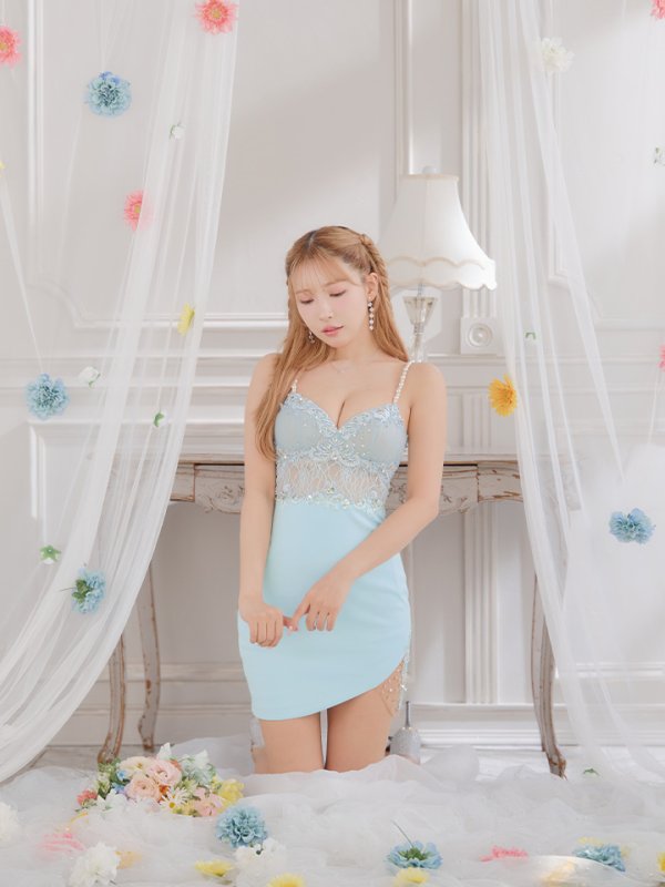 サックス モデル:三上悠亜 身長:159cm 着用サイズ:Sサイズ