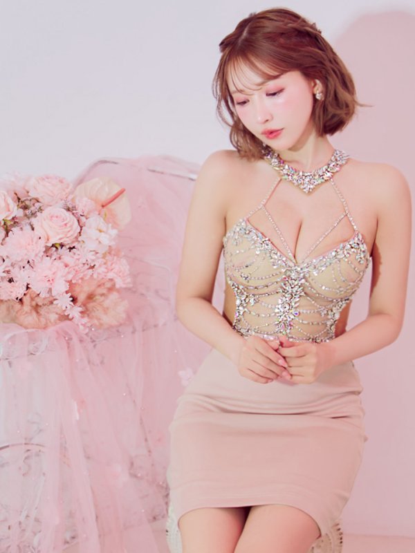 ピンク モデル:三上悠亜 身長:159cm 着用サイズ:Sサイズ