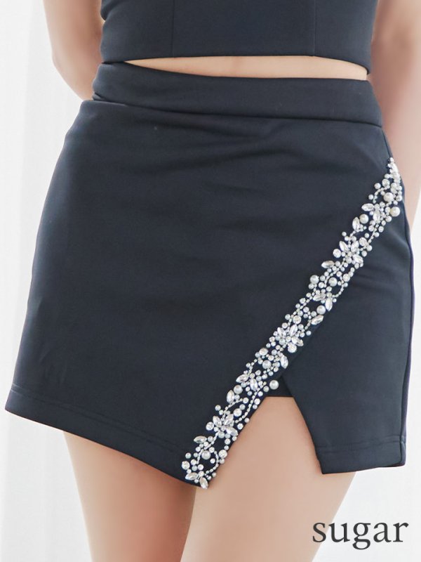 ブラック モデル：真優川咲　身長：158cm　着用サイズ：Sサイズ