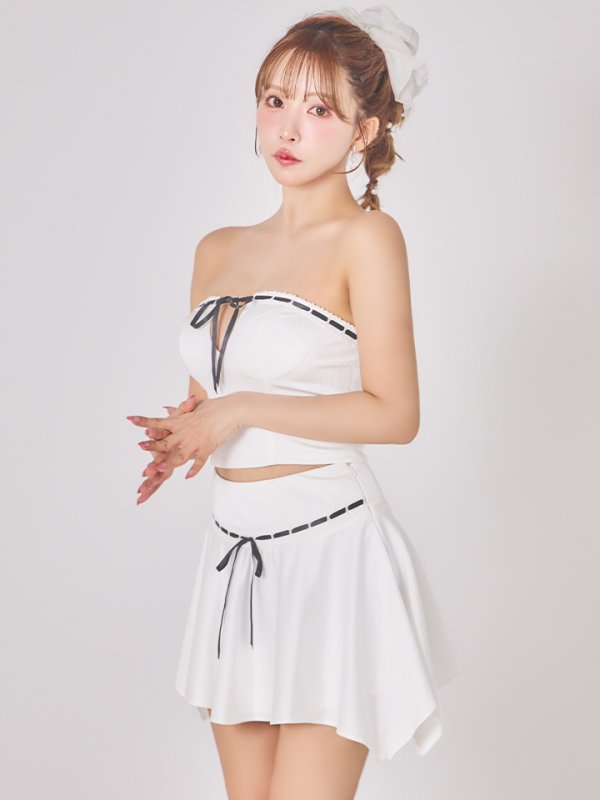 ホワイト モデル：三上悠亜　身長：159cm　着用サイズ：Sサイズ