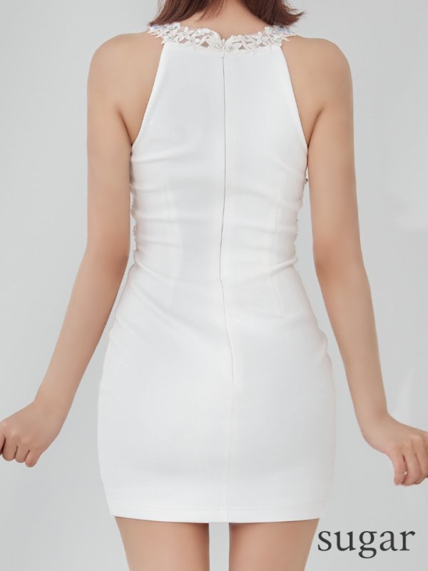 ホワイト モデル：三上悠亜　身長：159cm　着用サイズ：Sサイズ