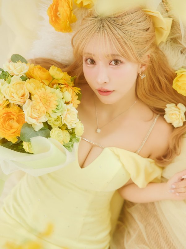 イエロー:モデル:三上悠亜 身長:159cm 着用サイズ:Sサイズ