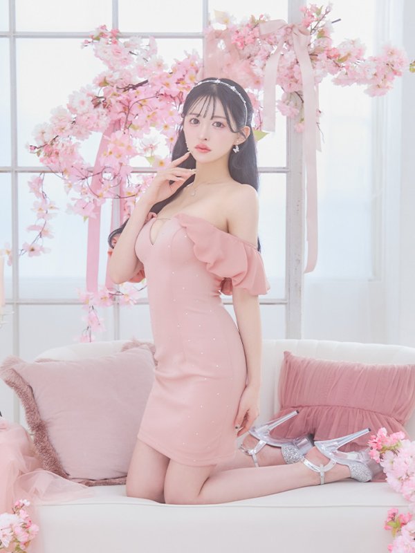 ピンク モデル:カルア 身長:156cm 着用サイズ:Sサイズ