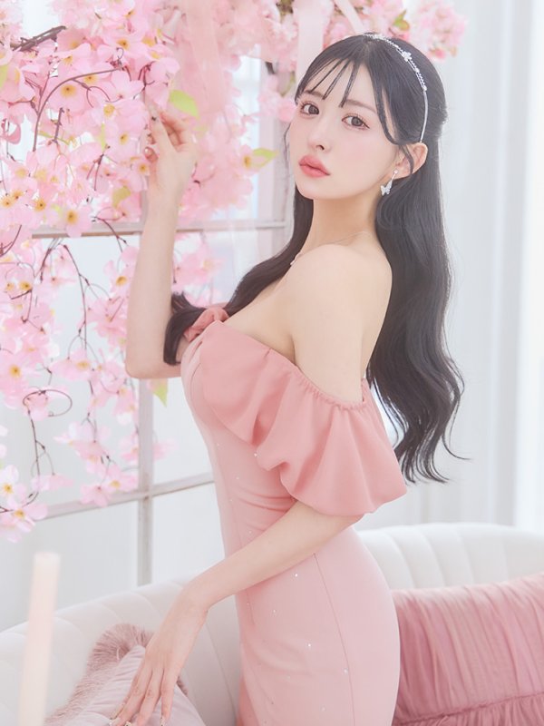 ピンク モデル:カルア 身長:156cm 着用サイズ:Sサイズ