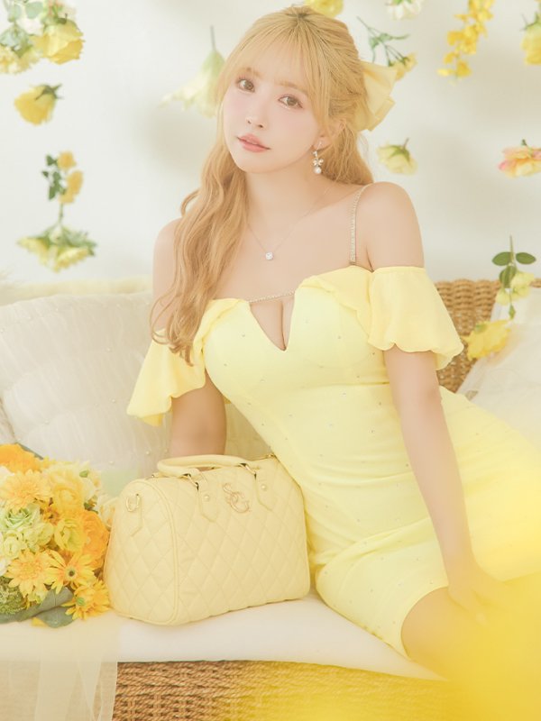 イエロー:モデル:三上悠亜 身長:159cm 着用サイズ:Sサイズ