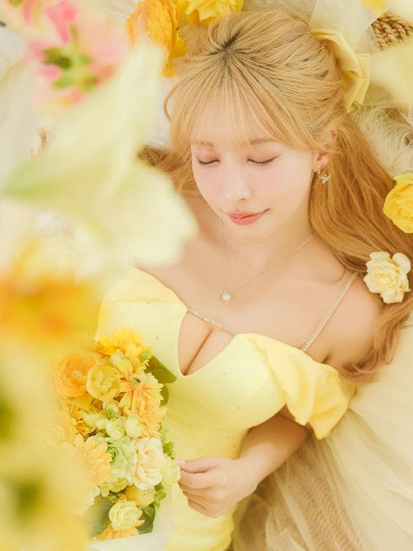 イエロー:モデル:三上悠亜 身長:159cm 着用サイズ:Sサイズ