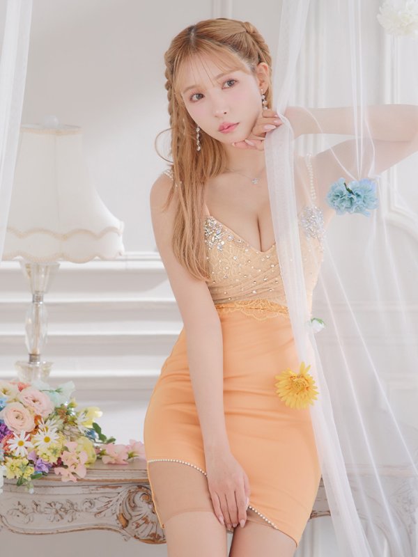 オレンジ モデル:三上悠亜 身長:159cm 着用サイズ:Sサイズ