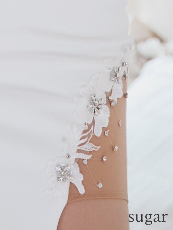 ホワイト  モデル:真優川咲 身長:158cm 着用サイズ:Sサイズ