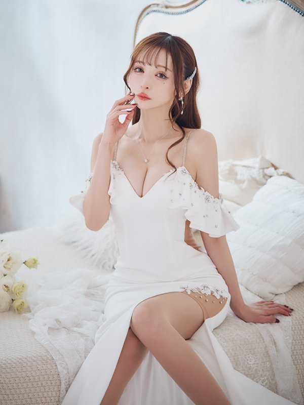 ホワイト  モデル:真優川咲 身長:158cm 着用サイズ:Sサイズ