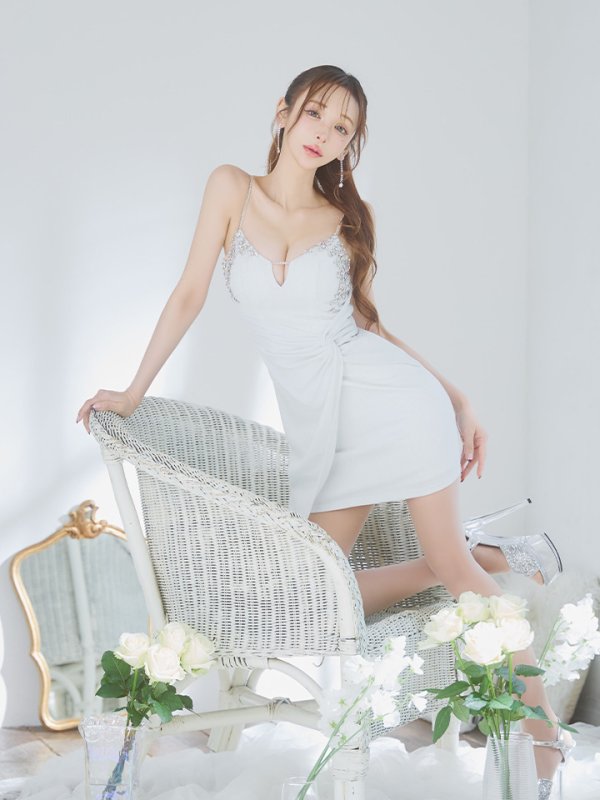 ホワイト モデル:真優川咲 身長:158cm 着用サイズ:Sサイズ