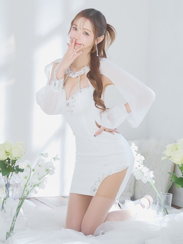 ホワイト モデル:真優川咲 身長:158cm 着用サイズ:Sサイズ