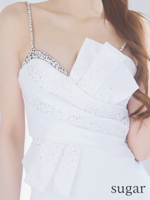 ホワイト モデル:真優川咲 身長:158cm 着用サイズ:Sサイズ