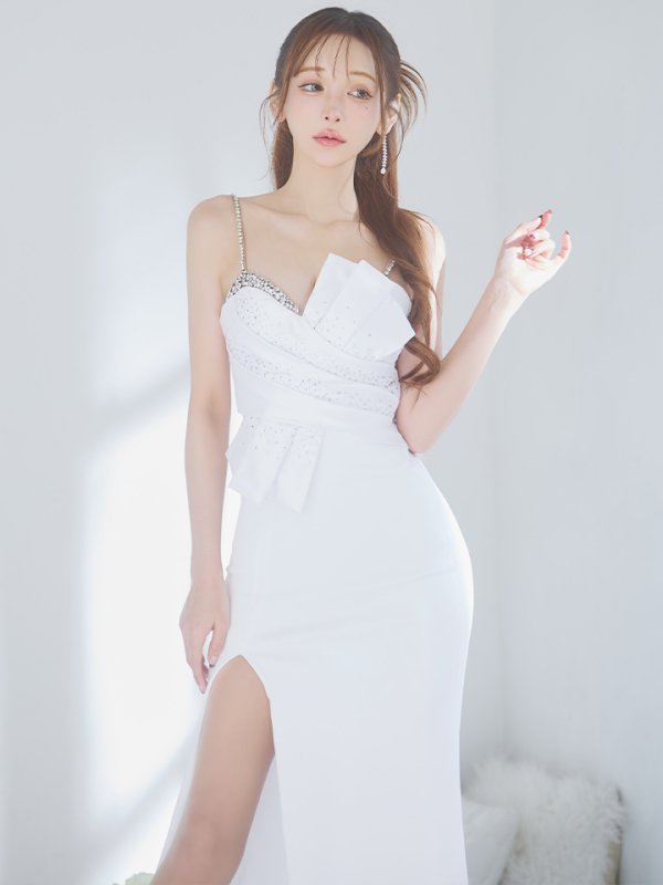 ホワイト モデル:真優川咲 身長:158cm 着用サイズ:Sサイズ