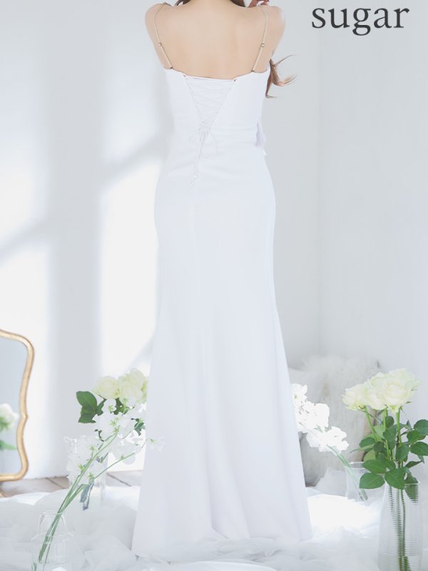 ホワイト モデル:真優川咲 身長:158cm 着用サイズ:Sサイズ