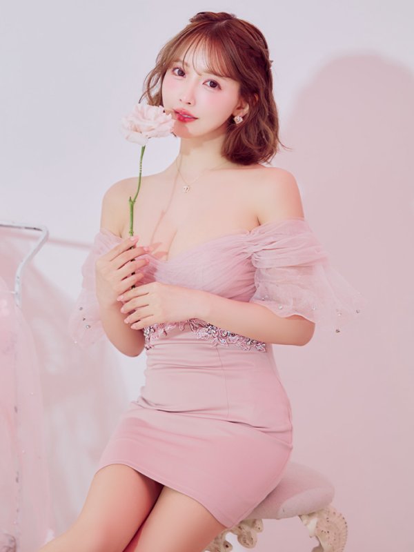 ピンク モデル:三上悠亜 身長:159cm 着用サイズ:Sサイズ