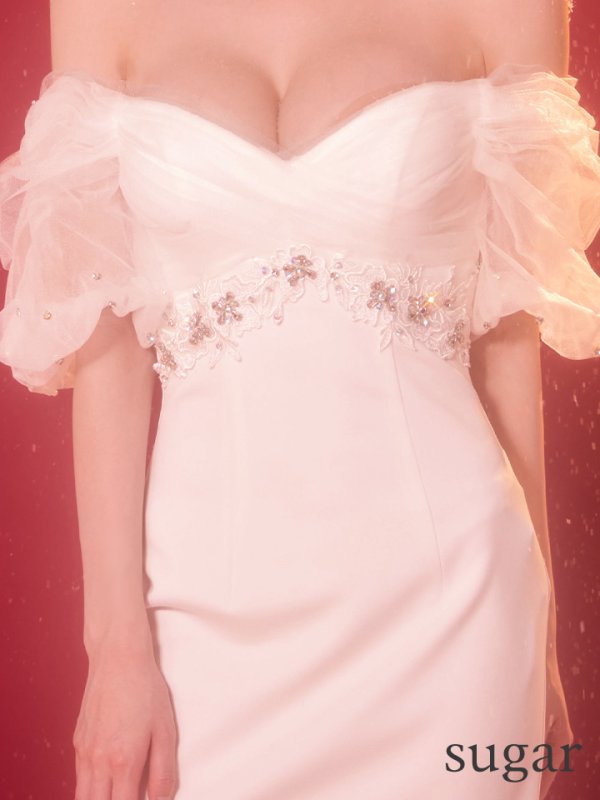 ホワイト　モデル：りこ　身長：156cm　着用サイズ：Sサイズ