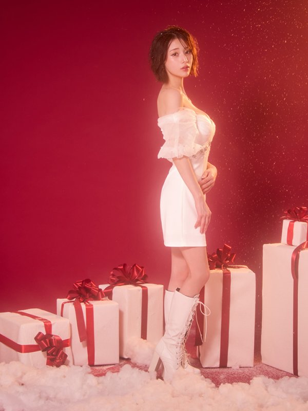 ホワイト　モデル：りこ　身長：156cm　着用サイズ：Sサイズ