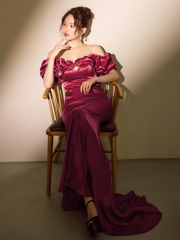 レッド モデル：ゆめ　身長：160cm　着用サイズ：Sサイズ