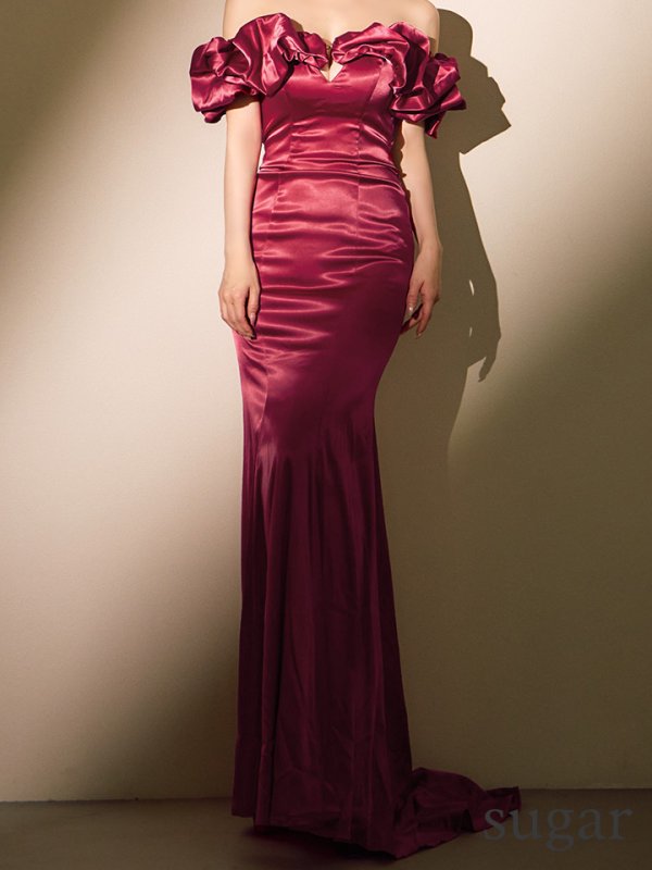 レッド モデル：ゆめ　身長：160cm　着用サイズ：Sサイズ