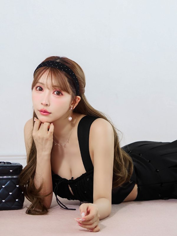 ブラック モデル：三上悠亜　身長：159cm　着用サイズ：Sサイズ