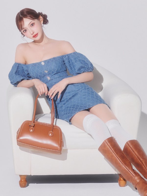 ブルー モデル：明日花キララ　身長：162cm　着用サイズ：Sサイズ