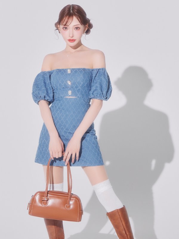 ブルー モデル：明日花キララ　身長：162cm　着用サイズ：Sサイズ