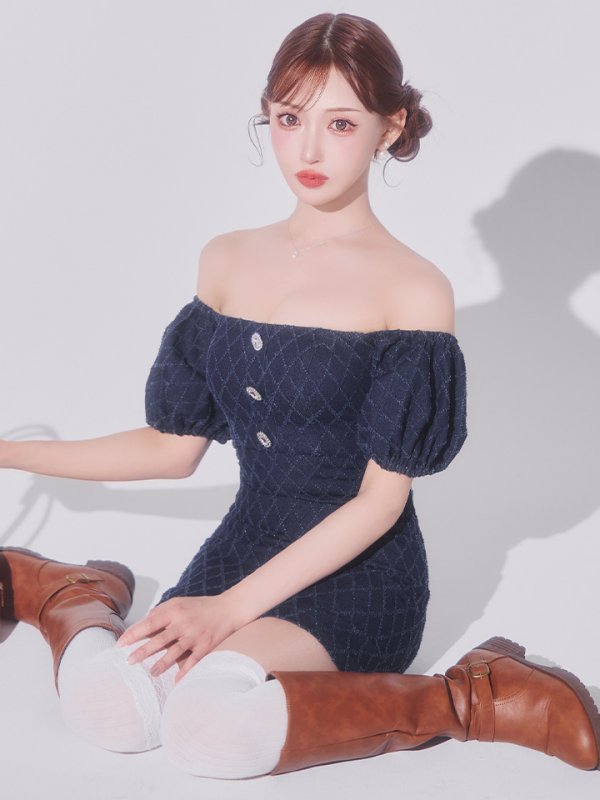 ネイビー モデル：明日花キララ　身長：162cm　着用サイズ：Sサイズ