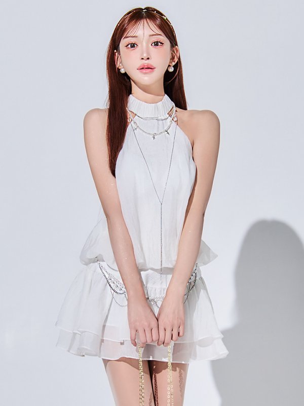 ホワイト モデル：明日花キララ　身長：162cm　着用サイズ：Sサイズ