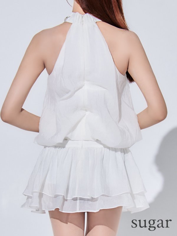 ホワイト モデル：明日花キララ　身長：162cm　着用サイズ：Sサイズ