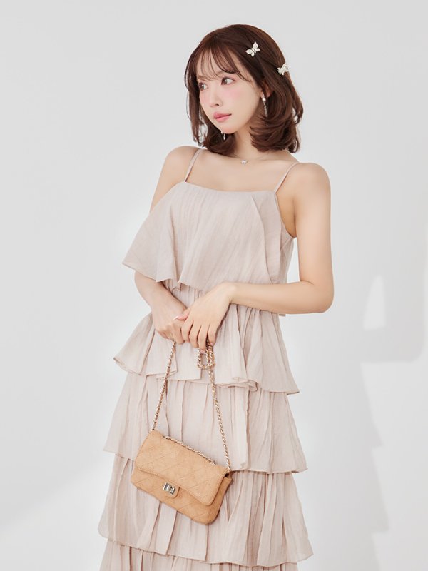 ベージュ モデル：三上悠亜　身長：159cm　着用サイズ：Sサイズ