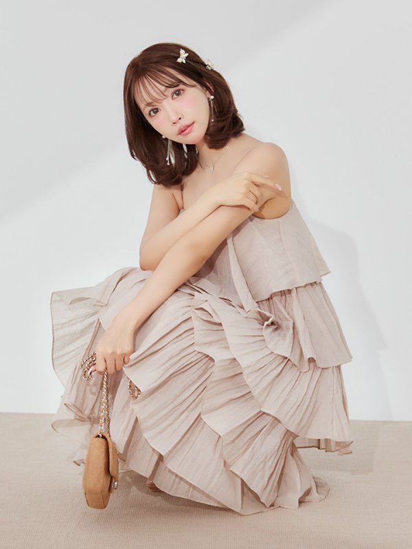 ベージュ モデル：三上悠亜　身長：159cm　着用サイズ：Sサイズ