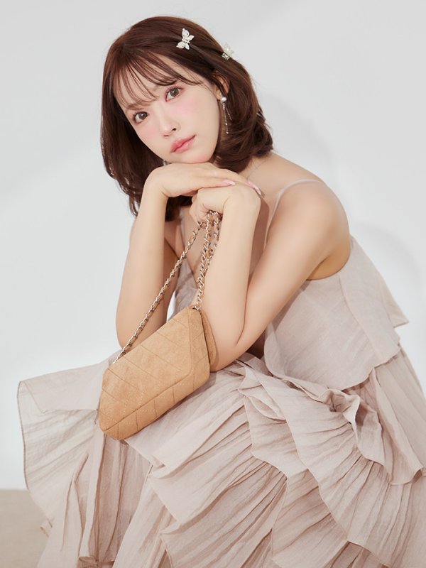 ベージュ モデル：三上悠亜　身長：159cm　着用サイズ：Sサイズ