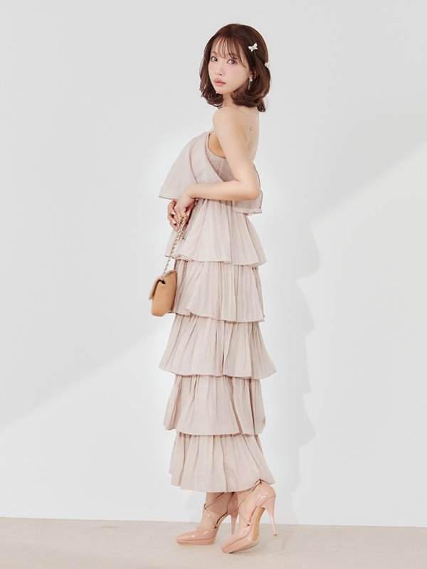 ベージュ モデル：三上悠亜　身長：159cm　着用サイズ：Sサイズ