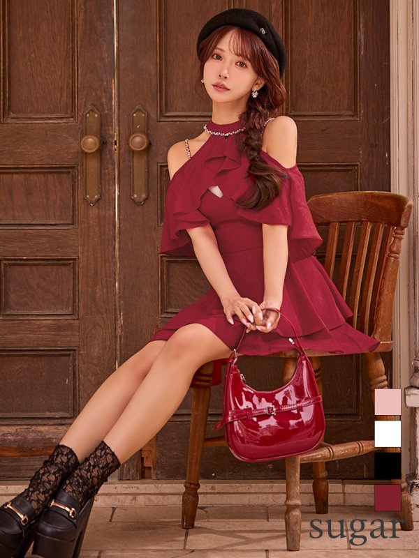 レッド　モデル：三上悠亜　身長：159cm　着用サイズ：Sサイズ